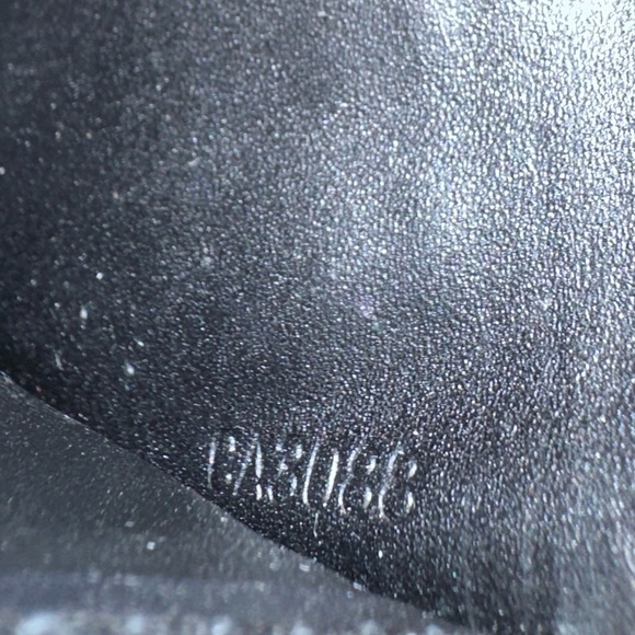 Authentic Louis Vuitton Suhali Zippy Long
Wallet black- excellent condit… - Picture 5 of 13